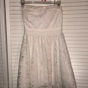 Sweet heart neckline white lace dress